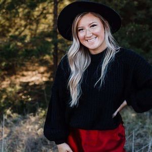 Meet your Posher, Chloe